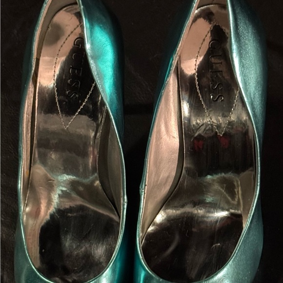 Guess Shiny Teal Heels - Picture 3 of 8
